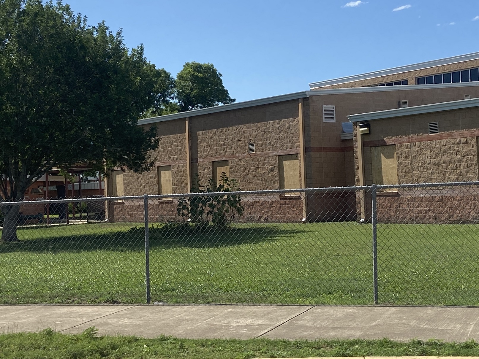 Robb Elementary School Area Map and Campus Pictures - Uvalde Hesperian